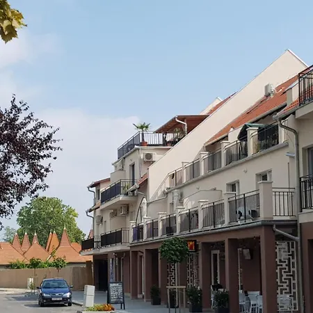 Evelin Penthouse Apartman バラトンレッレ