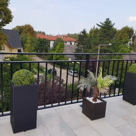 Evelin Penthouse Apartman バラトンレッレ