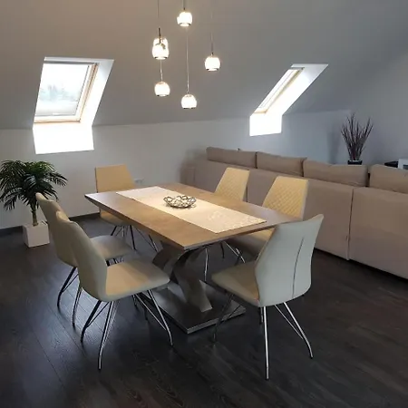 アパート Evelin Penthouse Apartman バラトンレッレ