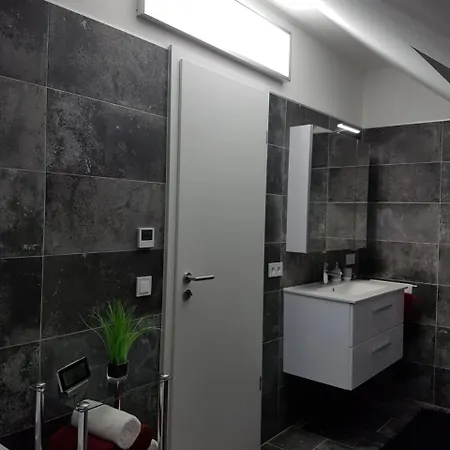 Evelin Penthouse Apartman アパート