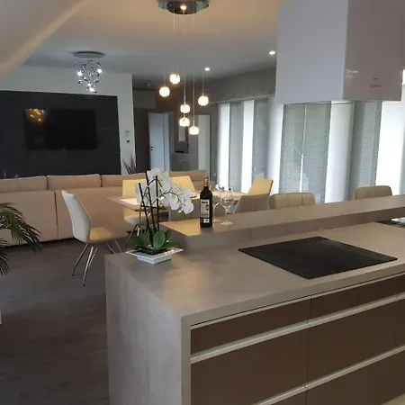 アパート Evelin Penthouse Apartman バラトンレッレ