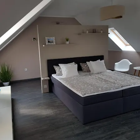 Evelin Penthouse Apartman * バラトンレッレ