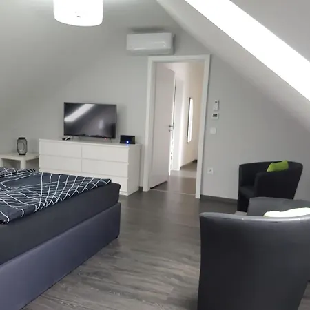 Evelin Penthouse Apartman * バラトンレッレ